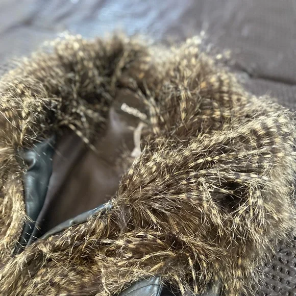 Faux leather/fur Bebe Vest with belt New Small - Picture 10 of 11